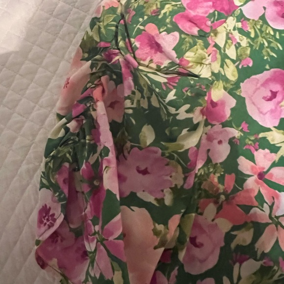 Women’s Medium Blouse Floral Pleated Puffy Sleeves - Picture 4 of 4